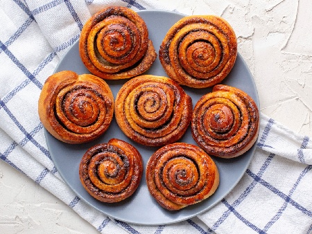   (cinnamon rolls) -   